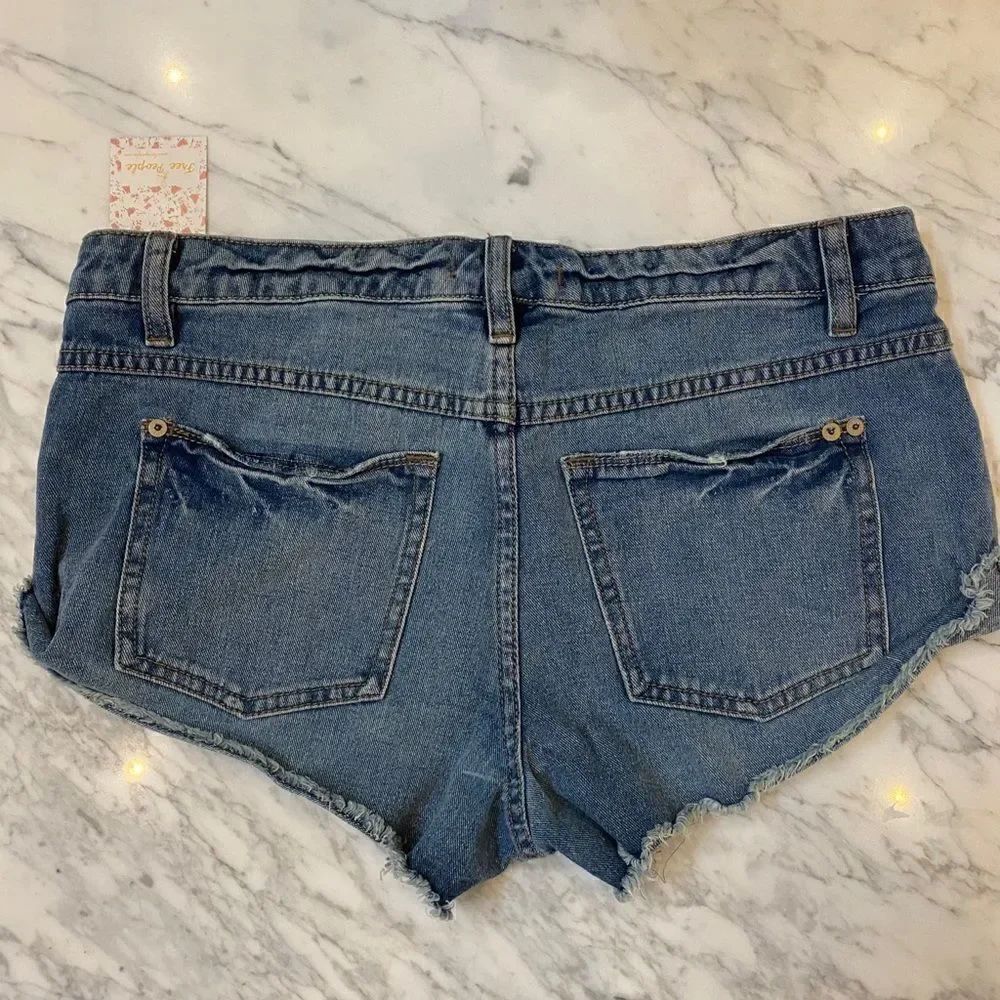 Free People Irreplaceable Cut Off Short in Felton - Picture 2 of 6